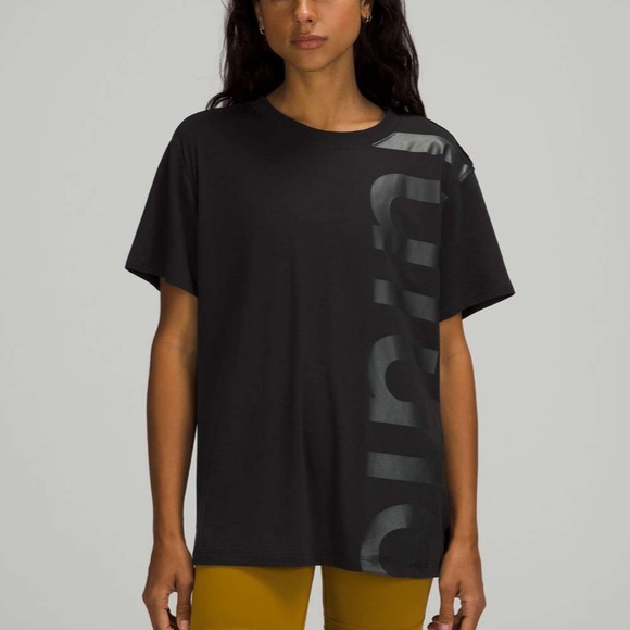 ❤️ Lululemon All Yours Boyfriend Graphic Tee Black NWOT - Picture 2 of 11